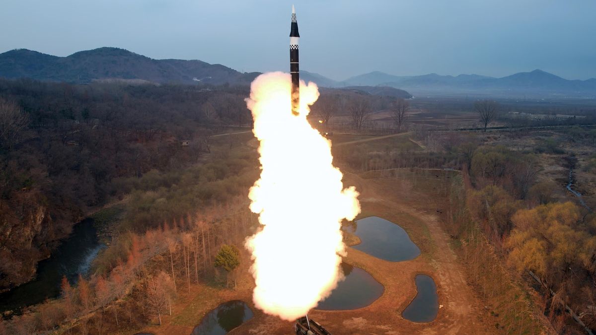 KLDR oznámila, že otestovala novou hypersonickou raketu na tuhá paliva